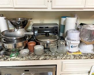 STAINLESS STEEL BOWLS AND SMALL APPLIANCES INCLUDING SALAD MASTER ELECTRIC SKILLET
