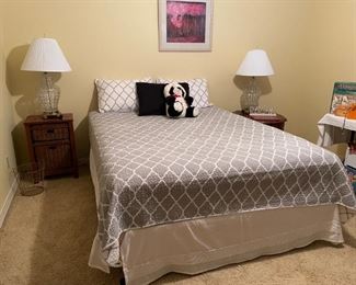 QUEEN SERTA MATTRESS AND SPRINGS WITH METAL FRAME