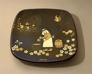 Vintage 1986 Arabia Finland Kalevala Annual Plate