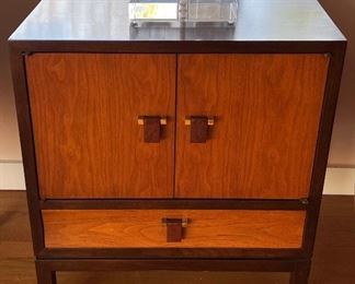 Mid Century Modern Dunbar End Table/Night’s 