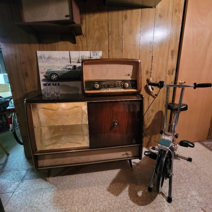 Please note that items may have been moved around for staging purposes.  (Not in same spot as the pictures show)
Feel free to call or email with any questions you may have.