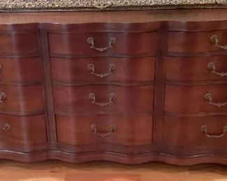 Full-Length Dresser
https://ctbids.com/estate-sale/18616/item/1881636