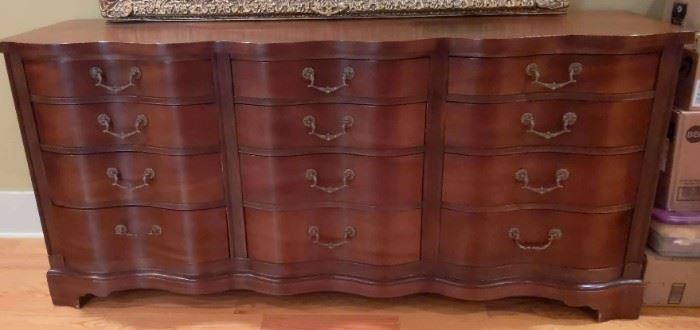 Full-Length Dresser
https://ctbids.com/estate-sale/18616/item/1881636