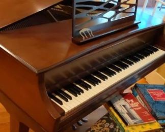 Kimball Baby Grand Piano
https://ctbids.com/estate-sale/18616/item/1876027