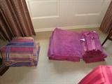 ASSORTMENT OF TOWELS AND LINENS