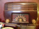 VINTAGE COLLECTIBLE RADIOS