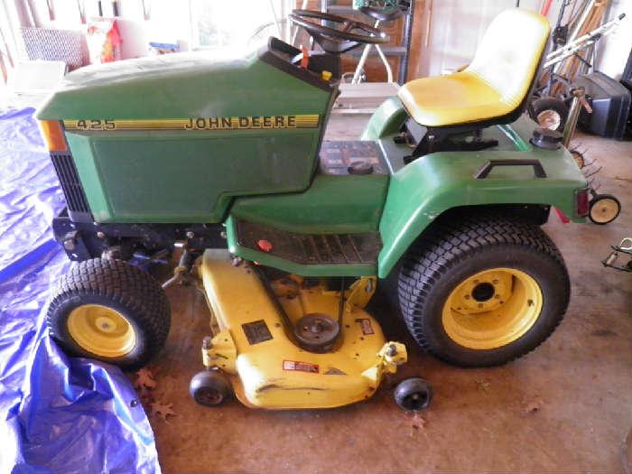 John Deere 425 with attachments - like new