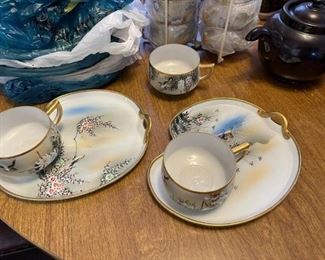 Very nice set of tea / coffee cups w/ dessert plates