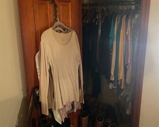 Tons of Ladies Vintage and Current Clothing, Shoes, Purses, Belts, Scarves, Gloves, Hats, etc.