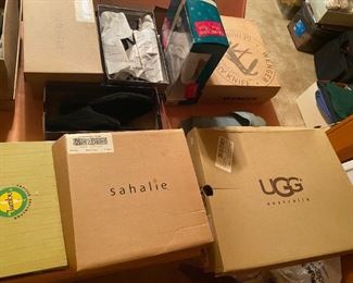 Tons of Ladies Vintage and Current Clothing, Shoes, Purses, Belts, Scarves, Gloves, Hats, etc.