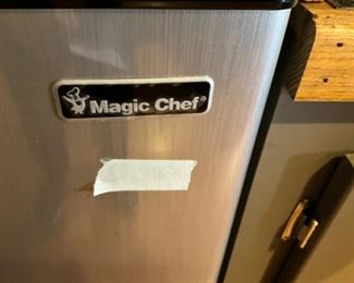 Magic Chef refrigerator 