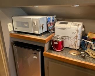 Microwave, ice bucket, ice maker