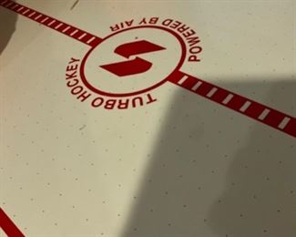 Air hockey table