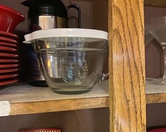 Pampered Chef bowl with lid - kitchen