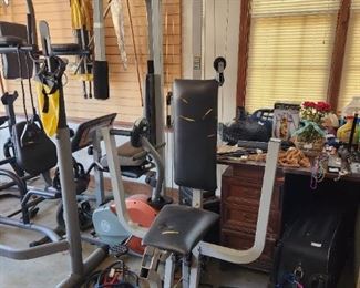 Garage - gym equipment