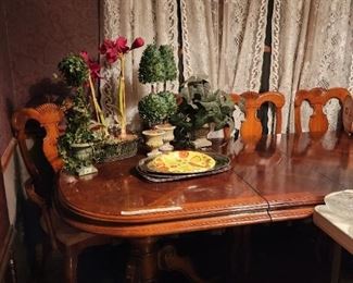 Dining room - table with 6 chairs- decor