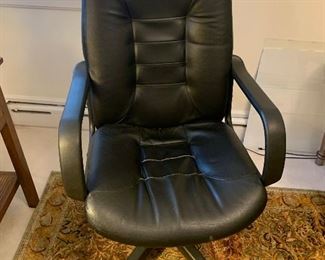 Black desk chair