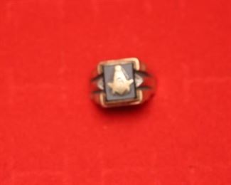 10 kt. Gols Masonic Ring (needs repair)