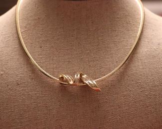 14 kt Gold Necklace With Diamond Swirl