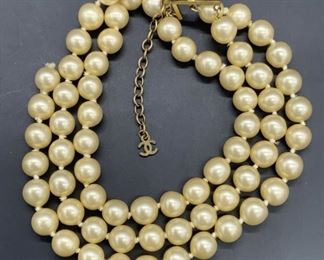 CHANEL France Vintage Pearlescent Necklace OrgBx
