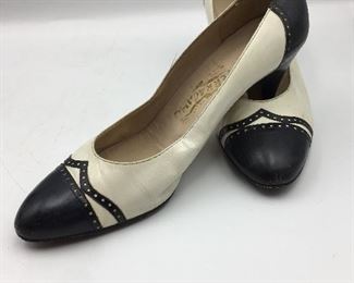 Navy blue and white Salvatore Ferragamo spectacular pumps. Shoes.