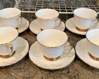 Aynsley "Golden Crown" fine English bone china