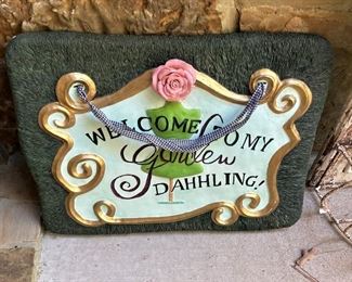 "Welcome to my garden, Dahhling!"