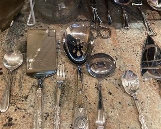 Serving utensils