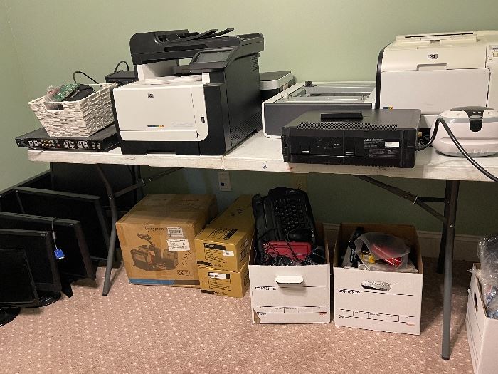 Downsizing estate sale home accessories,... starts on 11/4/2022