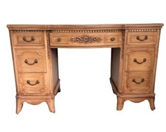 Lot 029
Vintage Roos Furniture Student Desk