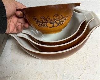  PYREX "OLD ORCHARD FRUIT" Brown Cinderella Nesting Bowls - 4 Bowl Set 1 qt- 4qt