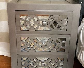 2 mirrored nightstands