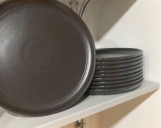 Set of 12 dinner plates