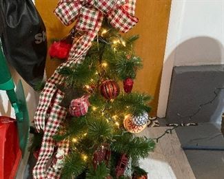 Small Christmas tree ready to go