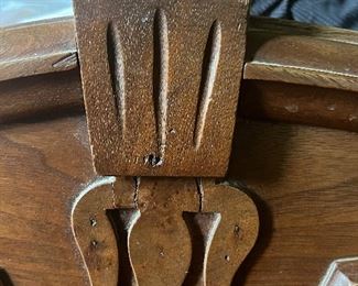 French reverse tulip motif