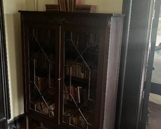 Antique English showcase circa 1880
Glass replaced