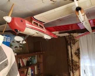 Radio controlled airplanes