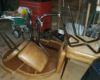 Table in 4 chairs in great condition