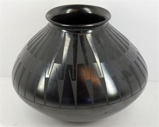 Mata Ortiz Black on Black Pottery Hilario Quezada