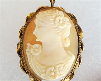 Antique cameo & other jewelry.