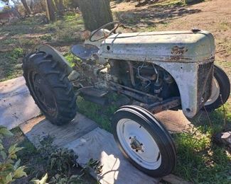 $ 300
Have key, turns over, Ford Tractor 