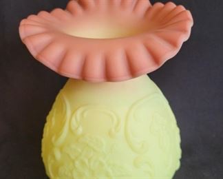 Fenton Burmese Wild Rose Bowknot