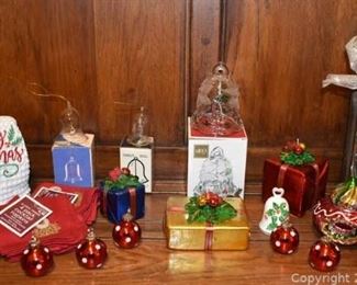 Assorted Christmas Decor Lot