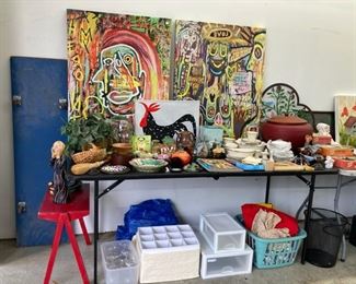 Table with art overview