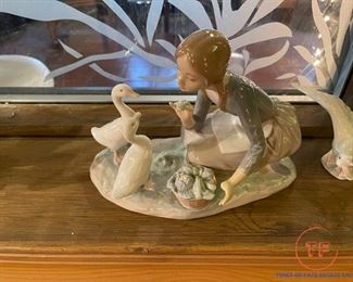 LLADRO Food for Ducks Figurine