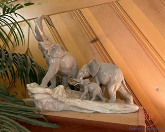 LLADRO Elephants Walking Large Figurine