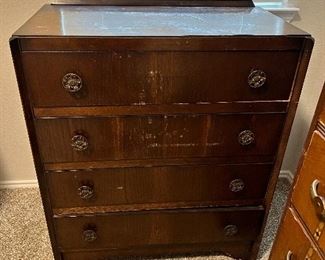 Antique 4 drawer dresser 
