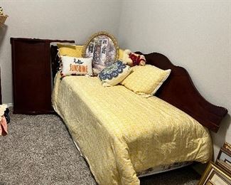 Day bed with mattress and bedding