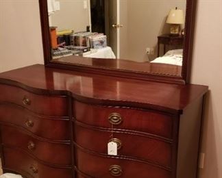 Duncan Phyfe mahogany Drexel dresser/mirror