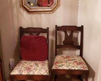 Mirror, dining chairs